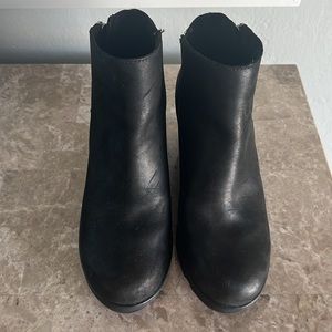 Sorel black bootie size 9